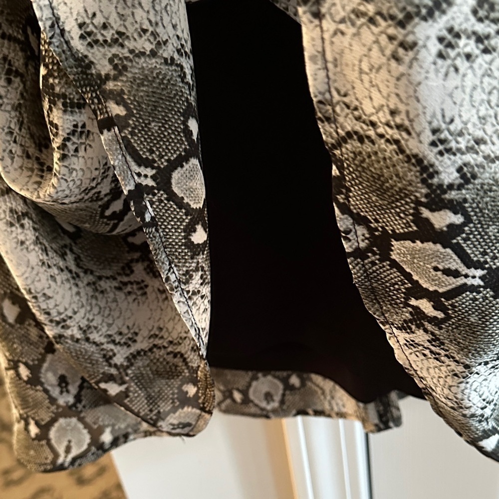 Show Me Your MuMu Monochrome Snake Print Tunic - Picture 2 of 6